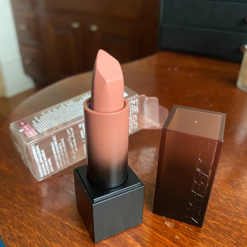 Huda Beauty lipstick